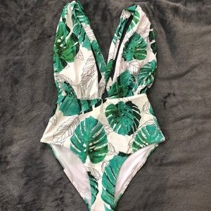 Cupshe One Piece Palm Leaf Swimsuit🌴